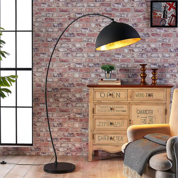 Picture of an arch lamp with a circular lamp